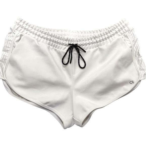 Women’s size large gap shorts in excellent like-new condition - Picture 1 of 3